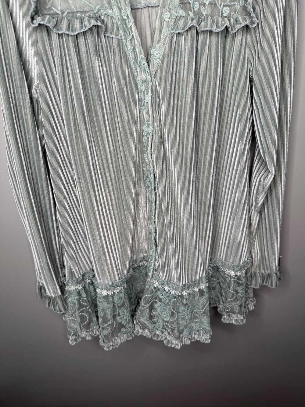 POL Lace Pleated Victorian Tunic - Picture 5 of 11